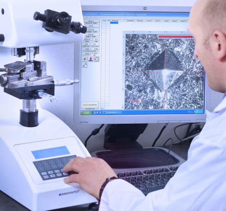 właściwości powłok i kąpieli galwanotechnicznych